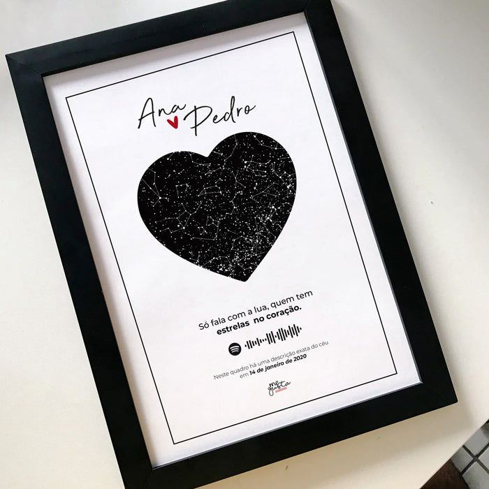 Quadro personalizado - escrito nas estrelas preto em formato coração com qr code